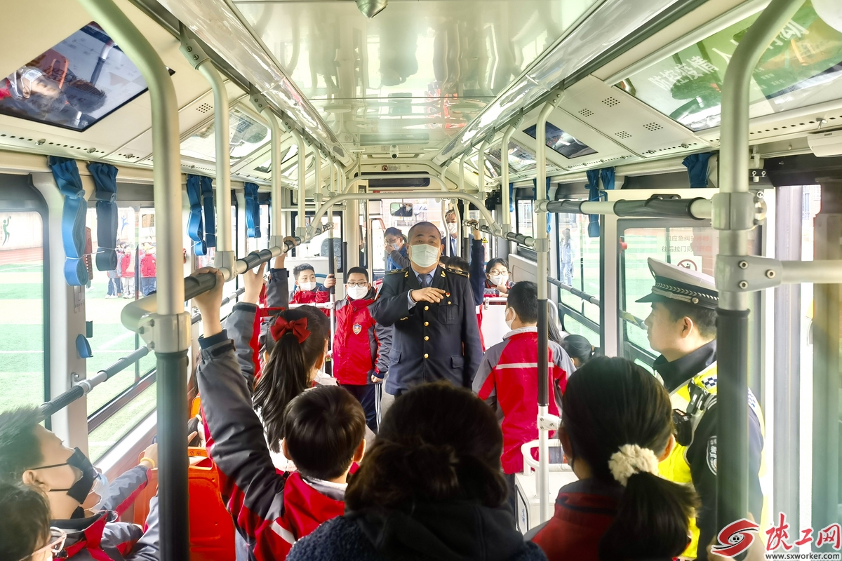 西安公交车司机图片