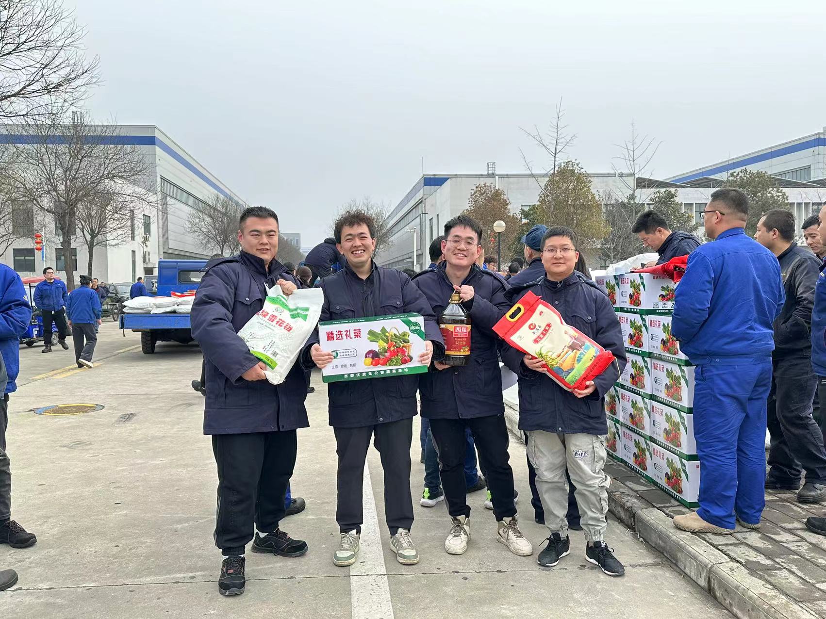 情暖新春心系员工西煤机公司为全体员工发放春节福利