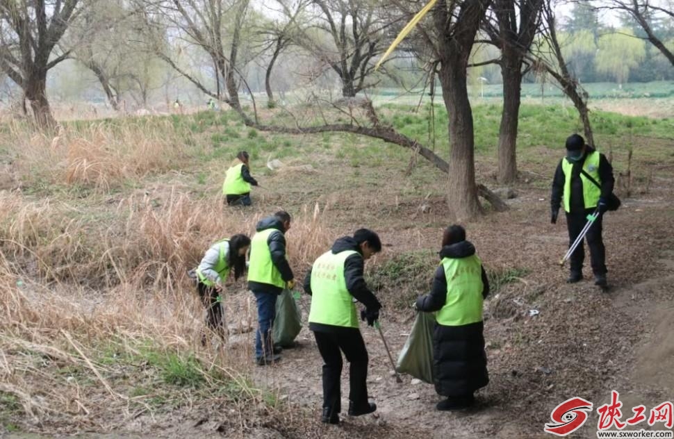 �����г����̻���������չ��̬����